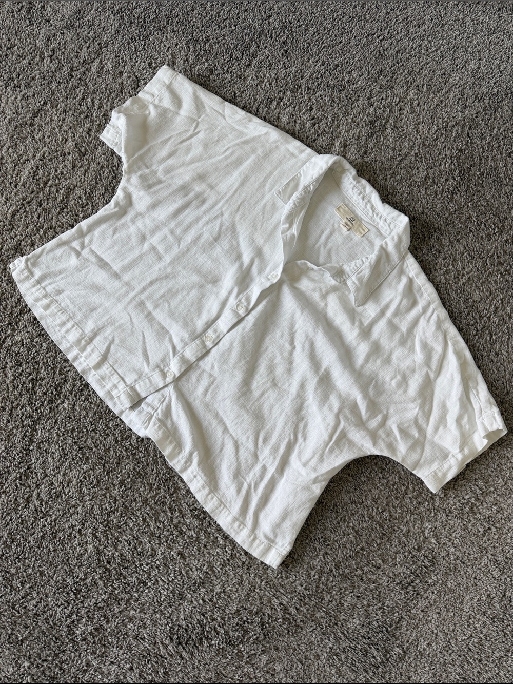 Women’s White cropped Short-Sleeve Button Front Top